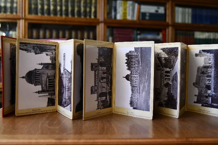 Potsdam. Leporello mit 12 Bildern.