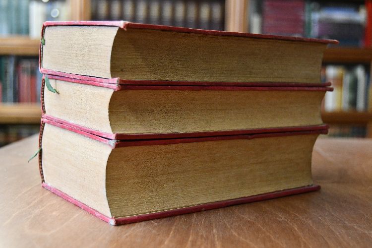 Vollständige, historisch und kritisch bearbeitete Sammlung der württembergischen Gesetze. Neunzehenter Band (in 3 Abtheilungen) enthaltend die Sammlung der Kriegs-Gesetze. 3 Bde.