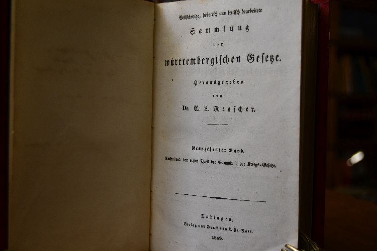Vollständige, historisch und kritisch bearbeitete Sammlung der württembergischen Gesetze. Neunzehenter Band (in 3 Abtheilungen) enthaltend die Sammlung der Kriegs-Gesetze. 3 Bde.