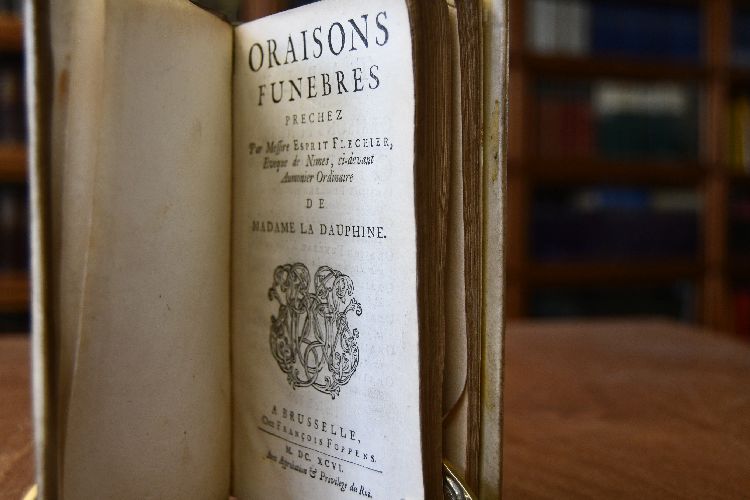 Oraisons funebres prechez par Messire Esprit Flechier Eveque de Nimes, ci-devant Aumonier Ordinaire de Madame la Dauphine.