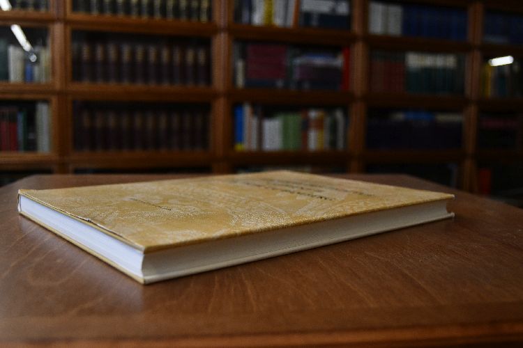 Das Grab des Papstes Clemens II. im Dom zu Bamberg.