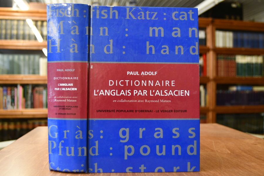 Dictionnaire Alsacien-Anglais comparatif et bilingue. "L`Anglais par L`Alsacien", "vum Elsässische züem Englische", "learning English through Alsatian German" en collobaration avec Raymond Matzen.