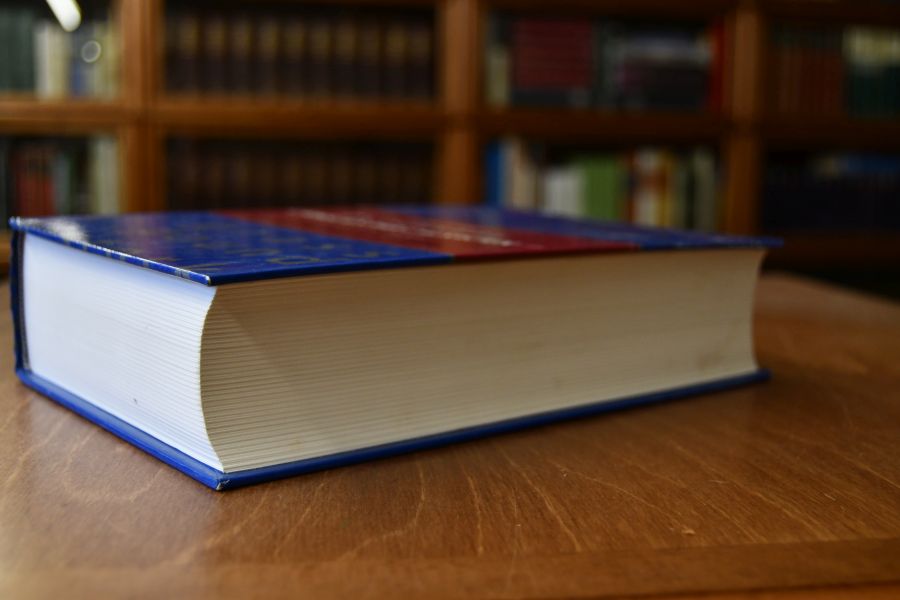Dictionnaire Alsacien-Anglais comparatif et bilingue. "L`Anglais par L`Alsacien", "vum Elsässische züem Englische", "learning English through Alsatian German" en collobaration avec Raymond Matzen.