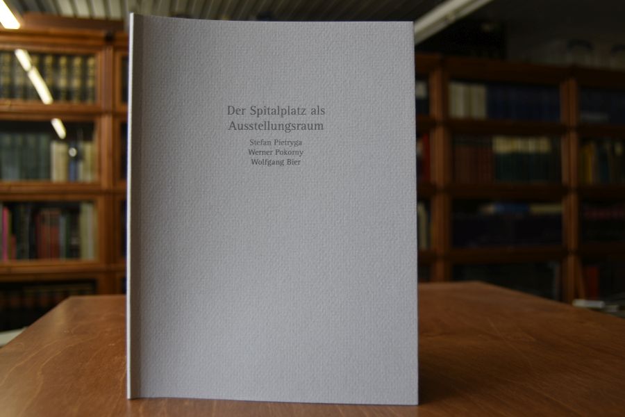 Der Spitalplatz als Ausstellungsraum. Stefan Pietryga, Werner Pokorny, Wolfgang Bier.