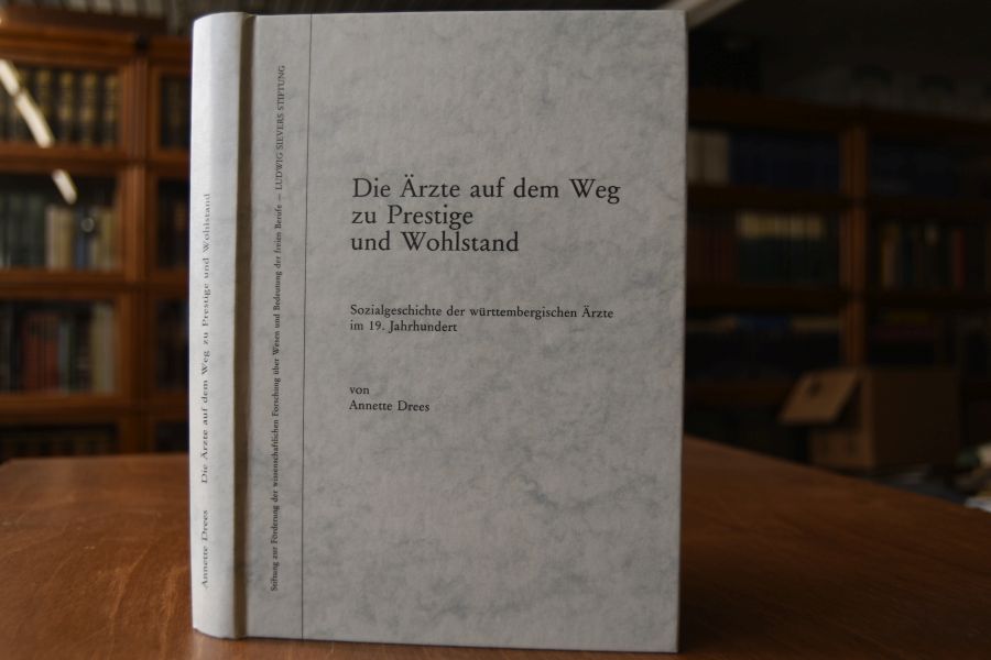 Die Ärzte auf dem Weg zu Prestige und Wohlstand. Sozialgeschichte der württembergischen Ärzte im 19. Jahrhundert.
