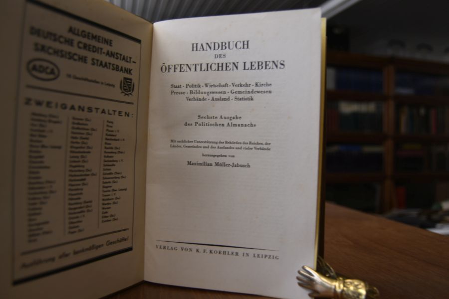 Handbuch des öffentlichen Lebens.