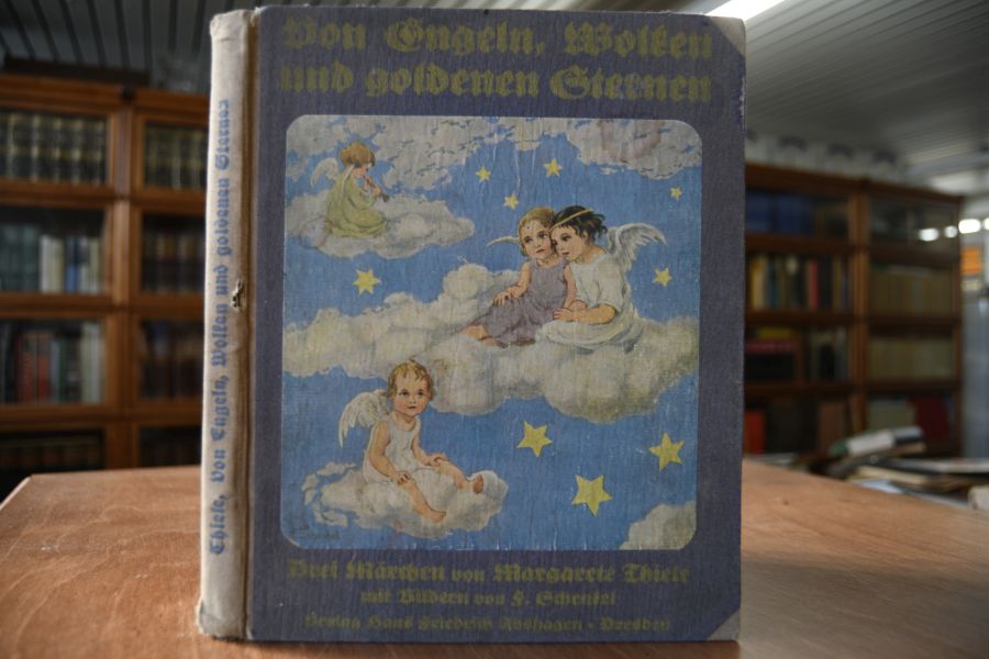 Von Engeln, Wolken und goldenen Sternen. Drei Märchen.