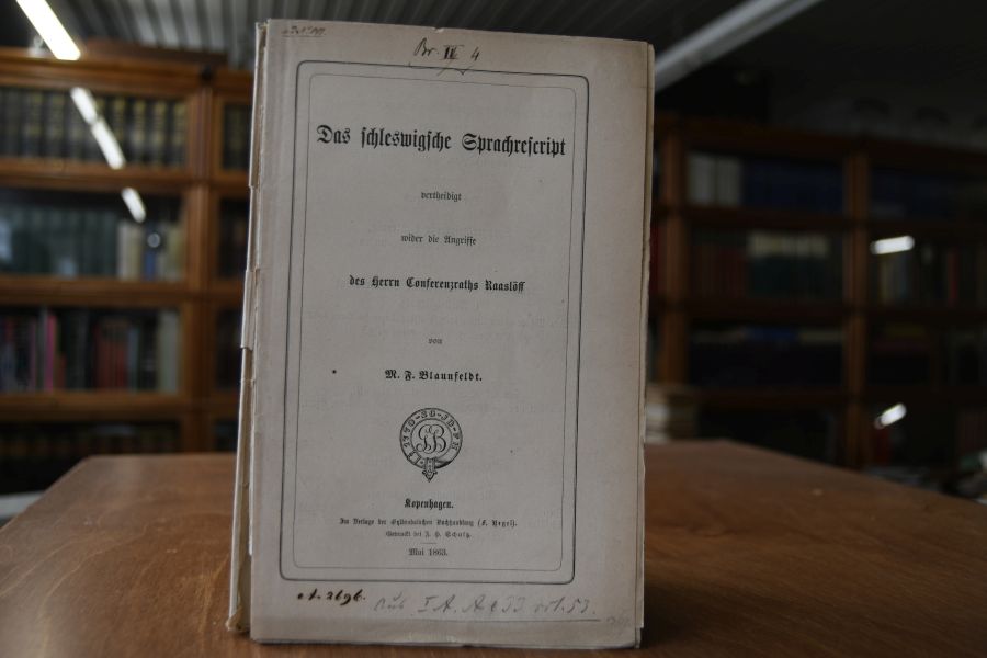 Das schleswigsche Sprachrescript vertheidigt wider die Angriffe des Herrn Conferenzraths Raaslöff.
