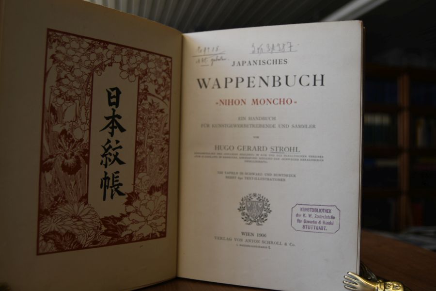 Japanisches Wappenbuch. "Nihon Moncho". Ein Handbuch für Kunstgewerbetreibende und Sammler.