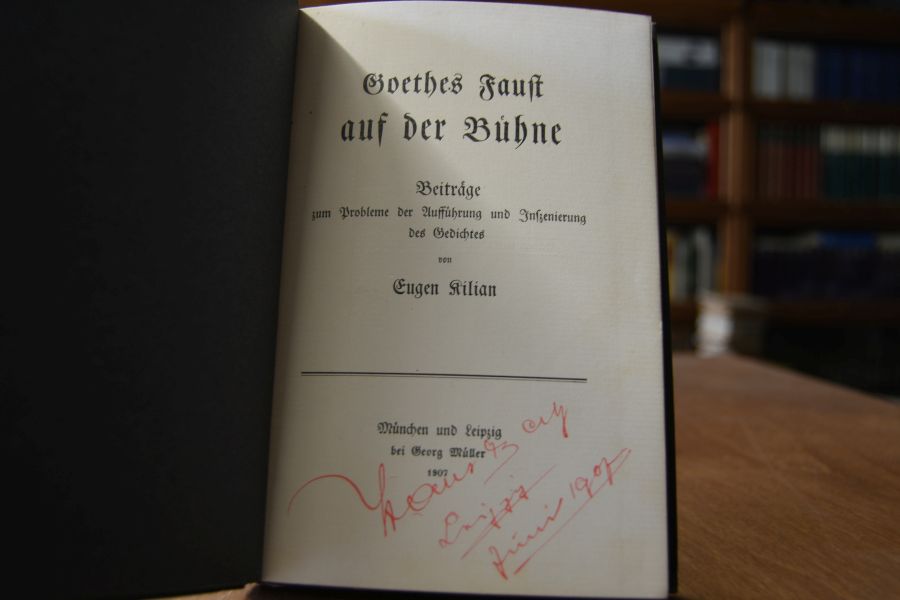 Goethes Faust auf der Bühne. Beiträge zum Probleme der Aufführung und Inszenierung des Gedichtes.