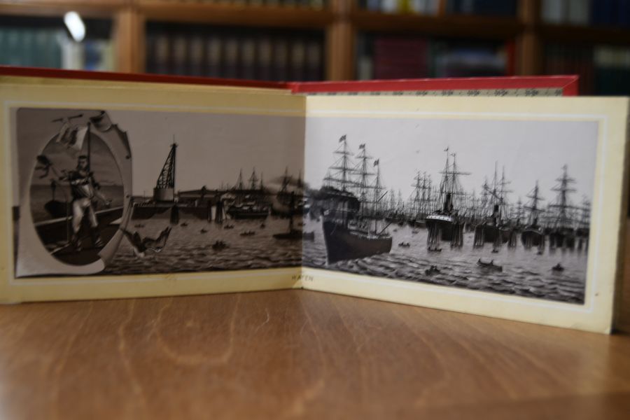 Album von Hamburg. Leporello mit 32 Ansichten, davon einige doppelseitig.