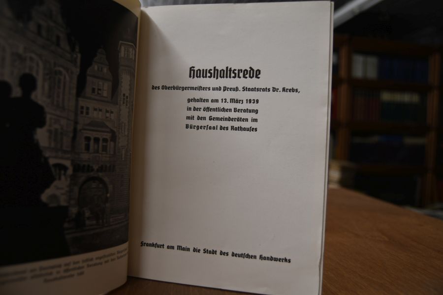 Haushaltsrede des Oberbürgermeisters (Frankfurt a.M.) und Preuß. Staatsrats.Dr. Krebs, gehalten am 13. März 1939 in der öffentlichen Beratung mit den Gemeinderäten im Bürgersaal des Rathauses.