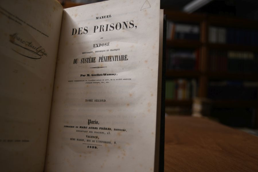 Manuel des Prisons, ou Expose historique, theorique et pratique du Systeme Penitentiaire. Tome second (von 2) apart.