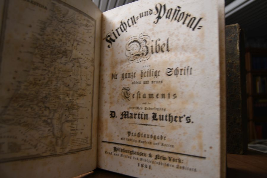 Kirchen- und Pastoral-Bibel oder die ganze heilige Schrift alten und neuen Testaments nach der deutschen Uebersetzung Martin Luther`s.