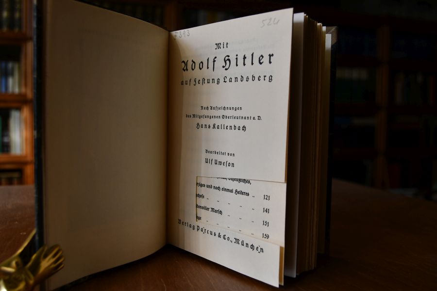 Mit Adolf Hitler auf Festung Landsberg.
