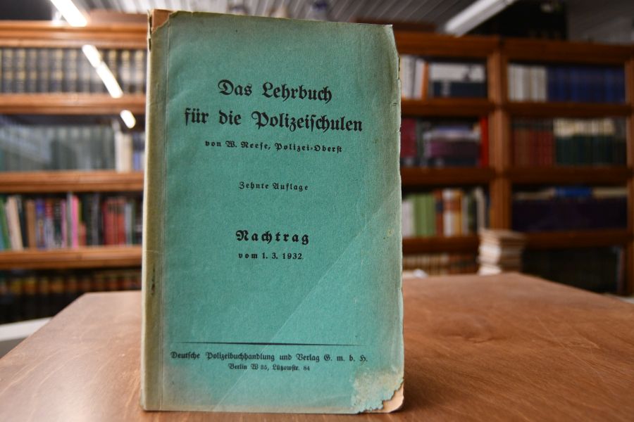 Das Lehrbuch für die Polizeischulen. 10. Auflage. Nachtrag vom 1.3.1932.