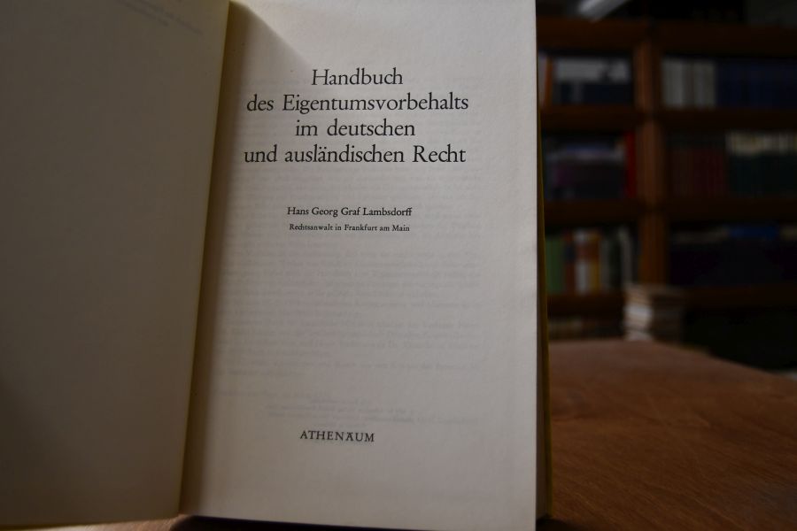 Handbuch des Eigentumsvorbehalts im deutschen und ausländischen Recht.