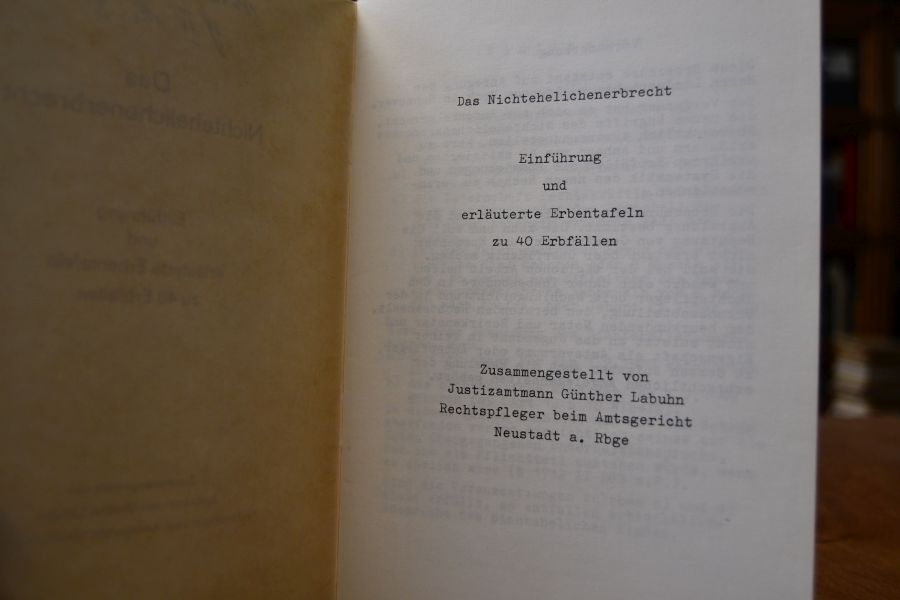 DAs Nichtehelichenerbrecht. Einführung und erläuterte Erbentafeln zu 40 Erbfällen.