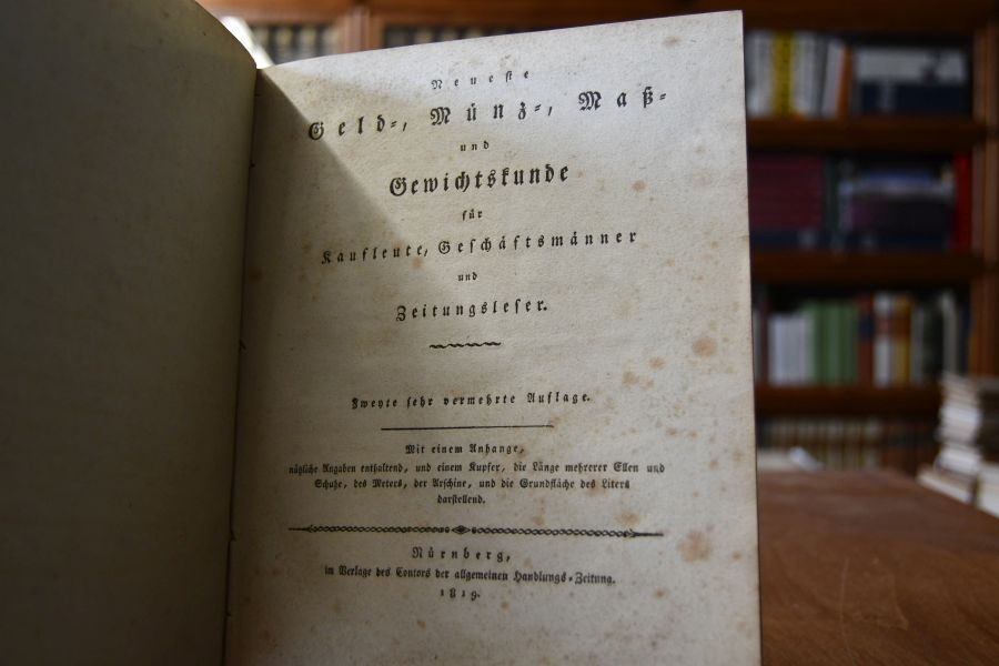 Neueste Geld-, Münz-, Mass- und Gewichtskunde für Kaufleute, Geschäftsmänner und Zeitungsleser. Mit einem Anhange, nützliche Angaben enthaltend, und einem Kupfer, die Länge mehrerer Ellen und Schuhe des Meters, der Arschine, und die Grundfläche des Liters darstellend.