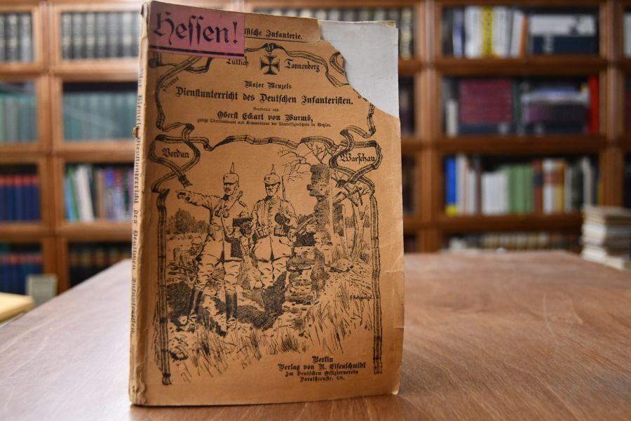 Hessische Ausgabe. Major Menzels Dienstunterricht des deutschen Infanteristen. Kriegs-Jahrgang 1917.