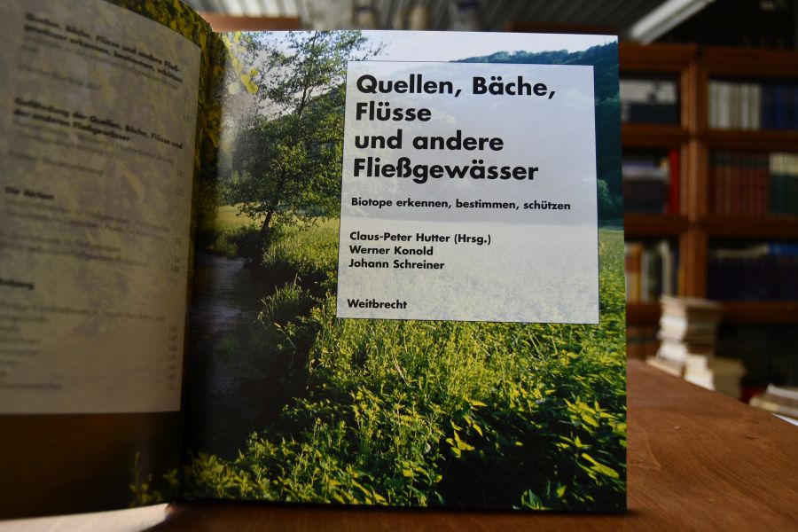 Quellen, Bäche, Flüsse und andere Fliessgewässer. Biotope erkennen, bestimmen, schützen.