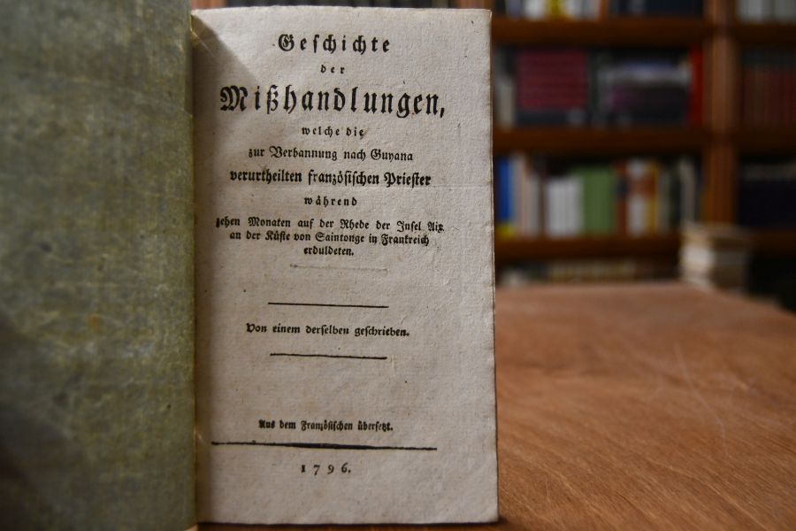 Geschichte der Mißhandlungen, welche die zur Verbannung nach Guyana verurtheilten französischen Priester während zehen Monaten auf der Rhede der Insel Aix an der Küste von Saintonge in Frankreich erduldeten. Von einem derselben geschrieben.