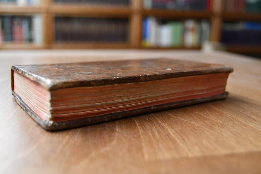 Memoires en forme de Lettres, pour servir a l`histoire de la vie de feu Messire Louis-Francois-Gabriel d`Orleans de la Motte, Eveque d`Amiens. Tome premier (von 2) apart.