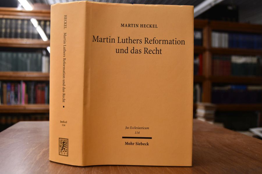 Martin Luthers Reformation und das Recht. Ddie Entwicklung der Theologie Luthers und ihre Auswirkung auf das Recht unter den Rahmenbedingungen der Reichsreform und der Territorialstaatsbildung im Kampf mit Rom und den "Schwärmern".