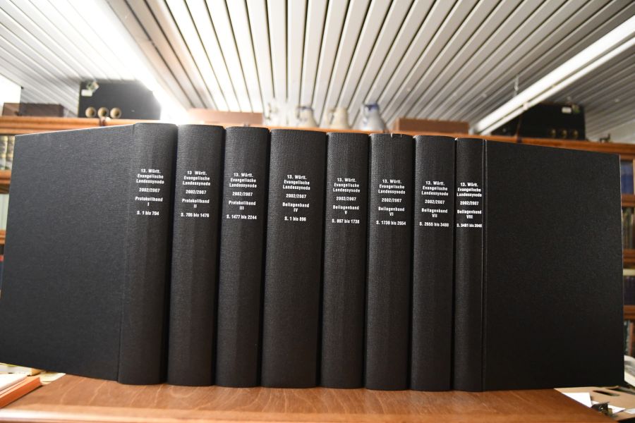 Verhandlungen der 13. Evangelischen Landessynode in den Jahren 2002 bis 2007. Protokollbände I-III und Beilagenbände IV-VIII (komplett).