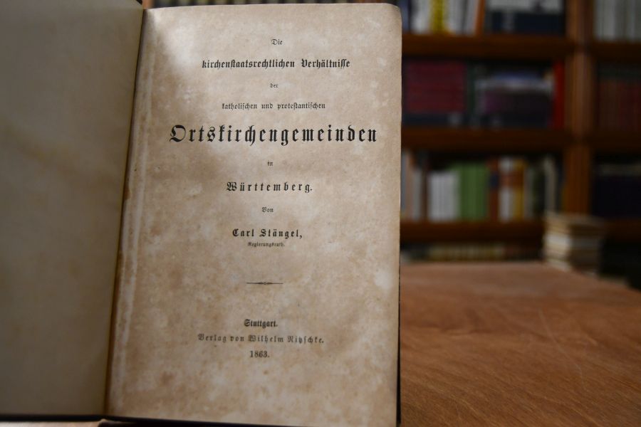 Die kirchenstaatsrechtlichen Verhältnisse der katholischen und protestantischen Ortskirchengemeinden in Württemberg.