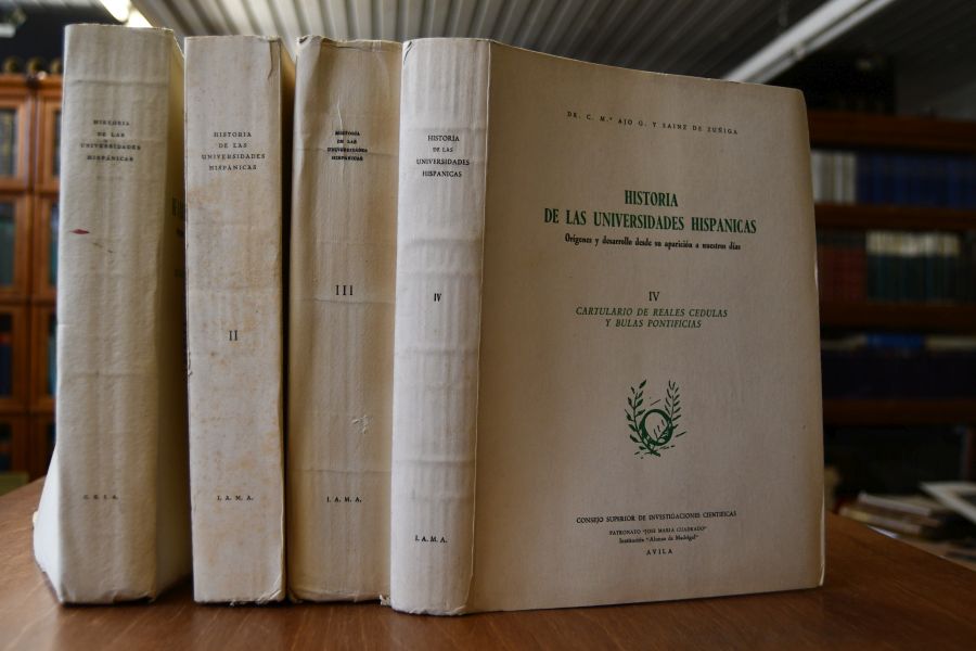 Historia de las Universidades Hispanicas. Origenes y desarrollo desde su aparicion a nuestros dias. Bde. I-IV.