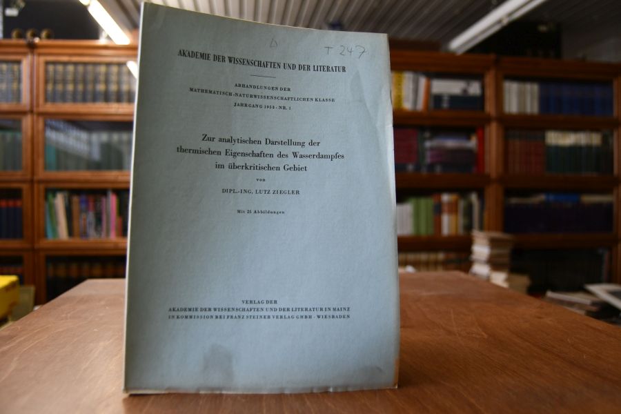 Zur analytischen Darstellung der thermischen Eigenschaften des Wasserdampfes im überkritischen Gebiet.