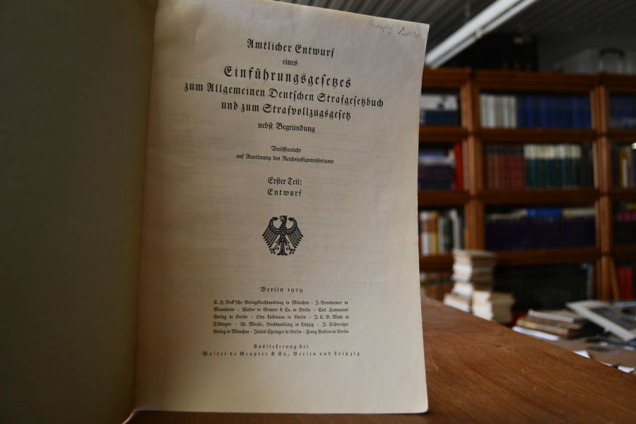 Amtlicher Entwurf eines Einführungsgesetzes zum Allgemeinen Deutschen Strafgesetzbuch und zum Strafvollzugsgesetz nebst Begründung. Erster Teil Entwurf.