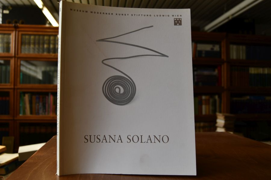 Susana Solano. Skulpturen und Fotografien. 27. Januar - 10. März 1996, Neuer Berliner Kunstverein ; 30. März - 27. Mai 1996, Museum Moderner Kunst Stiftung Ludwig Wien.