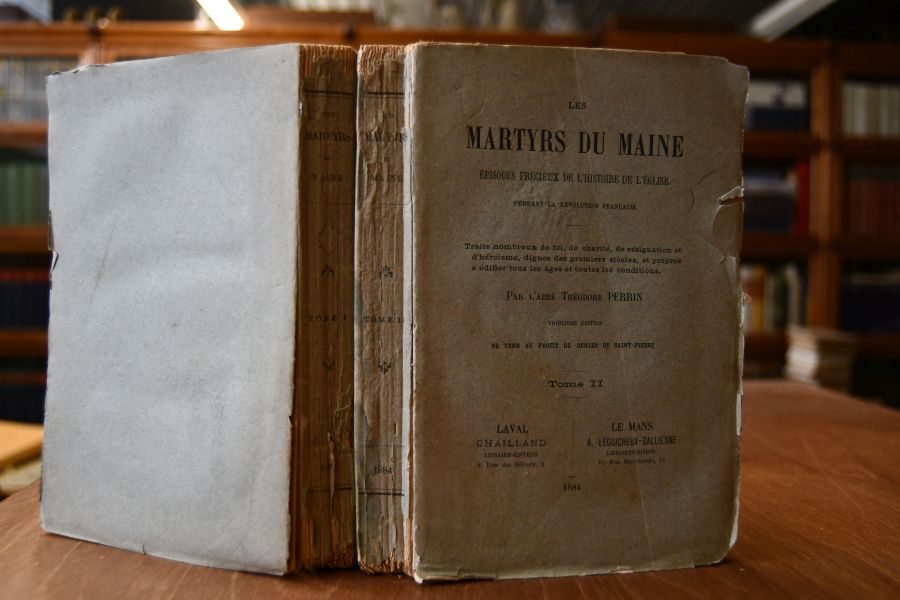 Les Martyrs du Maine. Épisodes Précieux de l Histoire de l Eglise pendant la Révolution Française. Traits nombreux de foi, de charite, de resignation et d`heroisme, dignes des premiers siecles, et propes a edifier tous les ages et toutes les conditions. Bde. 1+2 (komplett).