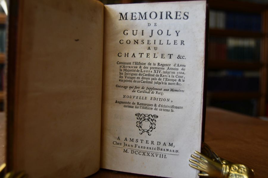 Memoires de Gui Joly conseiller au chatelet &c. Contenant l`Histoire de la Regence d`Anne d`Autriche & des premieres Années de la Majorité de Louis XIV. jusqu`en 1666. les Intrigues du Cardinal de Rets à la Cour, ses Voiages en divers païs de l`Europe & la vie privée de ce Cardinal jusqu`à sa mort &c. 2 vol.