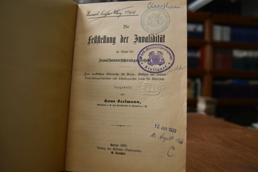 Die Feststellung der Invalidität im Sinne des Invalidenversicherungsgesetzes.