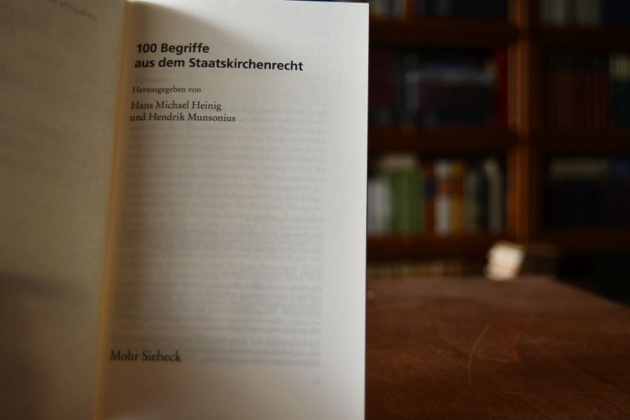 100 Begriffe aus dem Staatskirchenrecht.