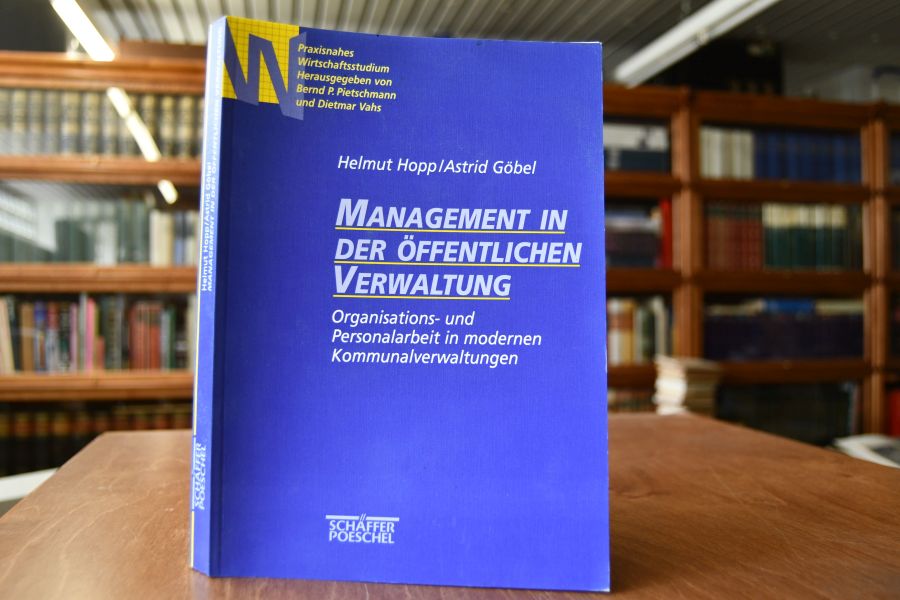 Management in der öffentlichen Verwaltung. Organisations- und Personalarbeit in modernen Kommunalverwaltungen.