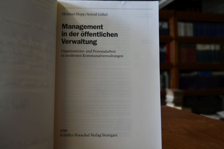Management in der öffentlichen Verwaltung. Organisations- und Personalarbeit in modernen Kommunalverwaltungen.