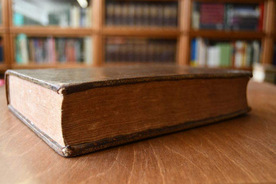 Histoire romaine, depuis la fondation de Rome. Avec des notes historiques, geographiques, & critiques; des Gravûres en Taille-douce; des Cartes Geographiques, & plusieurs Médailles authentiques. Tome Quatrieme (apart). Depuis l`annee de Rome 362 jusque a l`annee 416.