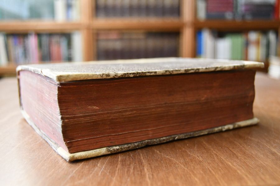 Evangelien-Postille, bestehend in erbaulichen Betrachtungen und Predigten über die gewöhnliche evangelische Texte des ganzen Jahres da ungleich die Texte selbst mit einer kurzgefaßten Erklärung und vielen nützlichen Anmerkungen begleitet werden. Samt einer summarischen Vorstellung der ganzen evangelischen Geschichte und einer harmonischen Tabelle über alle evangelische Texte. Aus den hinterlassenen Handschriften des seeligen Verfassers gesammelt und zum bequemen Gebrauch für aufmerksame Christen eingerichtet durch Johann Albrecht Burk.