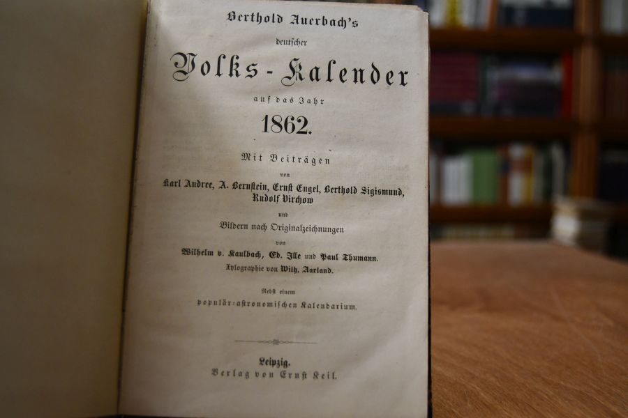 Berthold Auerbach`s deutscher Volks-Kalender auf das Jahr 1862. Mit Beiträgen von Karl Andree, A.Bernstein, Ernst Engel, Berthold Sigismund, Rudolf Virchow und Bildern nach Originalzeichnungen von Wilhelm v. Kaulbach, Ed. Ille und Paul Thumann. Xylographie von Wilh. Aarland. Nebst einem populär-astronomischen Kalendarium.