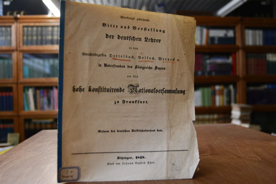 Ehrerbietigst gehorsamste Bitte und Vorstellung der deutschen Lehrer in den Gerichtsbezirken Dettelbach, Volkach, Werneck etc. in Unterfranken des Königreichs Bayern an die hohe konstituirende Nationalversammlung zu Frankfurt. Reform des deutschen Volkjsschulwesens betr.