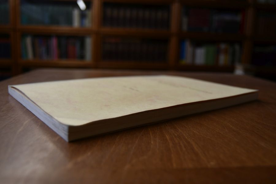Untersuchungen zum einfachsten inversen Eigenwertproblem endlicher Matrizen. Beiliegend handschriftliche Postkarte von Horst-Dieter Mai und maschinenschriftliche Briefe von Dr. Fadini vom Rektoramt der Universität Stuttgart.