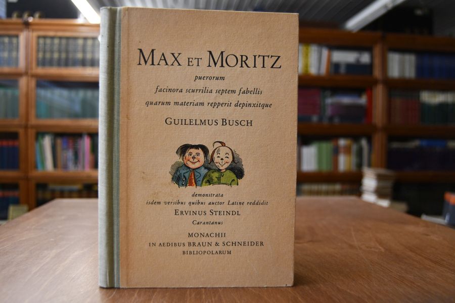 Max et Moritz puerorum facinora scurrilia septem fabellis quarum materiam repperit depinxitque Guilelmus Busch. Demonstrata isdem versibus quibus auctor Latine reddidit Ervinus Steindl Carantanus.