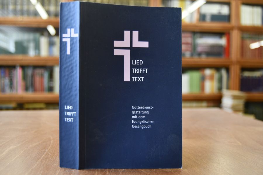 Lied trifft Text. Eine Arbeitshilfe zur Gottesdienstgestaltung mit dem Evangelischen Gesangbuch.