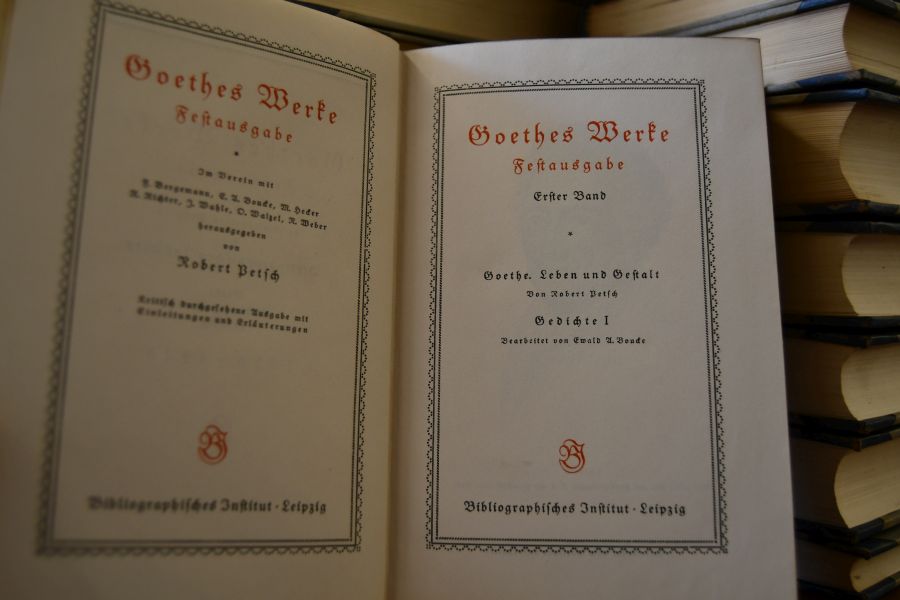 Goethes Werke Festausgabe zum hundertjährigen Bestehen des Bibliographischen Instituts Gotha, Hildburghausen, Leipzig 1826 - 1926. 18 Bde. (komplett).