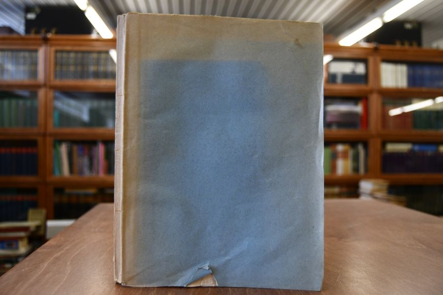 Discurso juridico, historico e critico sobre os direitos Dominicaes e provas d`elle n`este reino em favor da Coroa, seus donatarios e outros mais Senhorios Particulares que grassa manuscripto com o titulo de advertencias de um curioso em favor dos lavradores que forem vexados e oprimidos com titulos falsos e tombos nullos du com pretensoes alem dos titulos legitimos por Manuel de Almeida e Sousa de Labao.