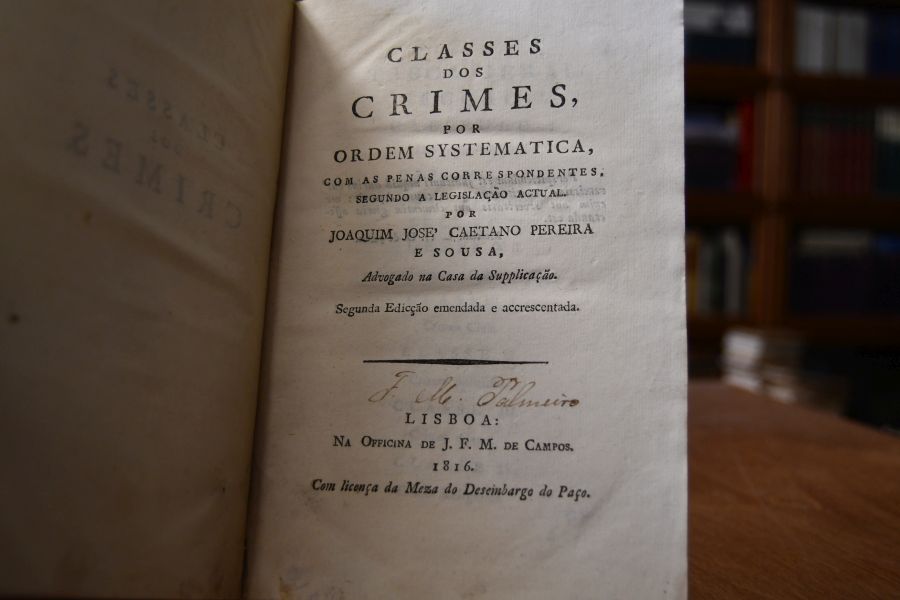Classes dos Crimes por ordem systematica, com as penas correspondentes, segundo a legislacao actual.